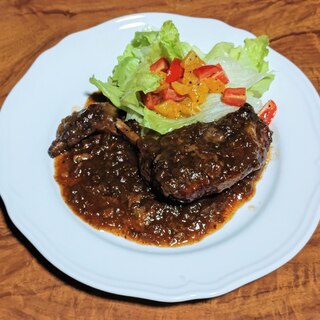 骨付き鶏もも肉の赤ワイン煮込み